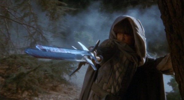 triple-bladed-super-sword-the-sword-and-the-sorcerer-1982-review.jpg